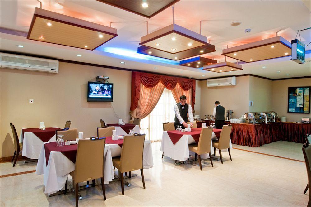 La Villa Palace Hotel Doha Restoran gambar